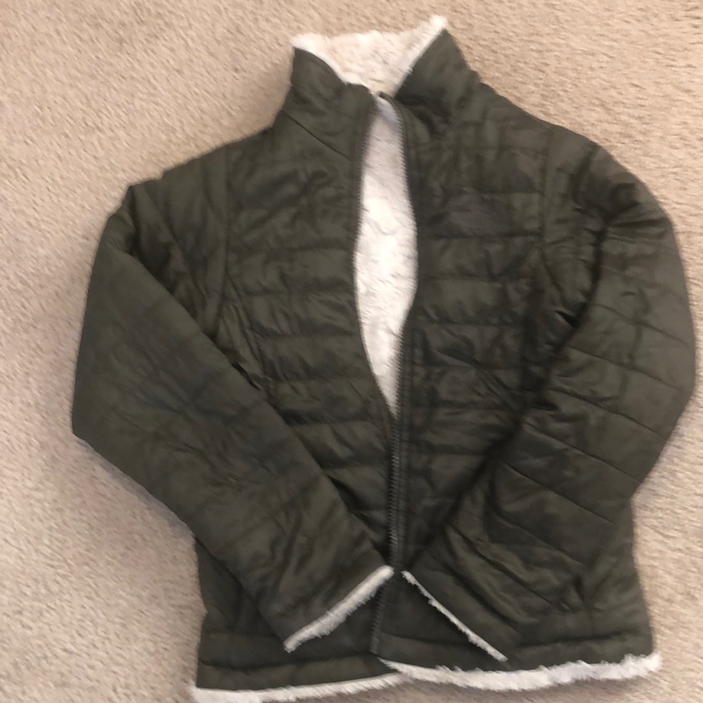 Cute girls 6x reversible North Face ,